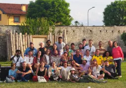 Foto di gruppo con alcuni organizzatori dell’evento insieme alla Vicesindaca Beatrice Aimar